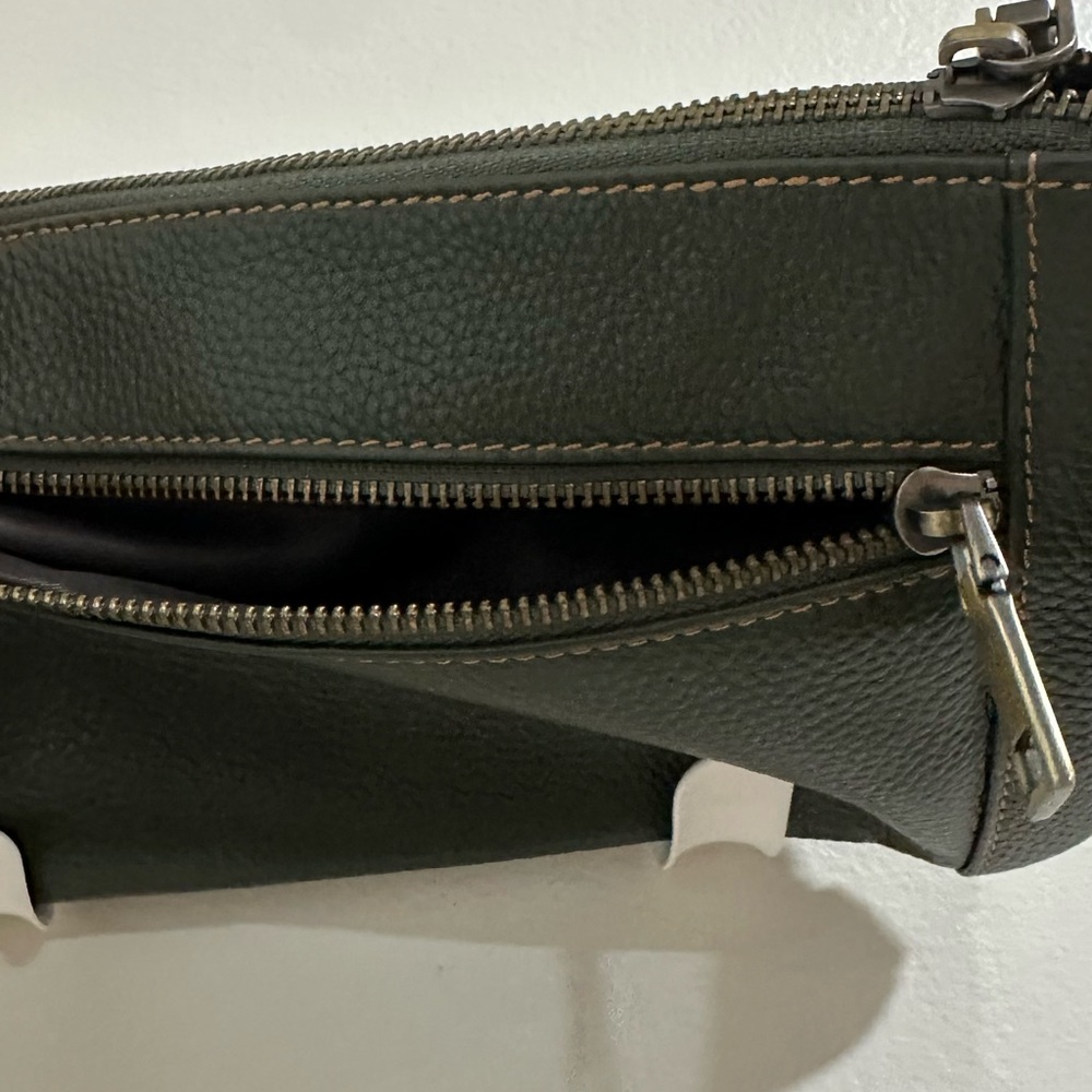 Loyofun Unisex Green Leather Belt Bag With Adjustable Waist Strap - Picture 7 of 12
